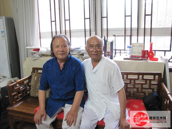 2014年5月23日张国富在北京和狂草书法艺术家王文彬教授交流合影留念.jpg