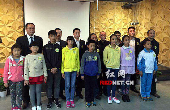 ���л�����֮�ǡ��黭������Ŀ���ڶ���ѧԱ�빫�浼ʦ�Ǻ�Ӱ