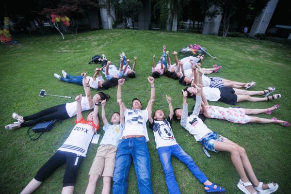 ���ض�ͯ�ͺϻ����ڻ���װ��չ��Ϊ�������