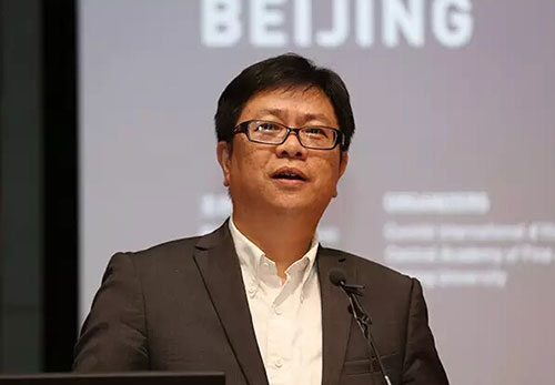 北京大学副校长李岩松在发言中希望此次由中央美术学院、北京大学共同主办的世界艺术史大会能够在艺术史教学、研究,人才培养以及中外交流等领域发挥重要作用,也希望通过媒体记者的报道,让更多的公众参与到此次国际性的学术盛会中。