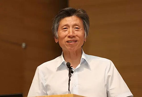 中央美术学院院长范迪安在谈到本届世界艺术史大会的意义时指出,在中国召开世界艺术史大会,有利于促进国际艺术史界了解和认识博大深厚的中国艺术历史,彰显当代中国的艺术与文化发展成果。他表示,这次大会的主题“概念:不同历史和不同文化中的艺术和艺术史”由中方筹委会提出,体现了一种新的艺术与文化史观,在全球文化新的碰撞与交汇中展现出尊重和倡扬文化多样性的思维,推动文明互鉴和国际文化的对话与交流。此次大会的与会代表广泛性强,大会的21个分会场都有中方主席参与主题确立和主持会议,体现了多学科、跨领域的艺术史研究趋势,也将在观念、角度和方法上促进中国的艺术史研究积极吸收国际优长,展示中国经验,提高学术水平,使艺术史研究在人文科学发展和当代文化建设中作出积极贡献。