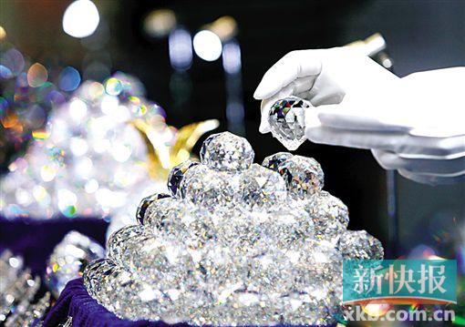ˮ���ڵƹ��������Եø����Ŀ��