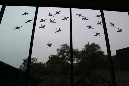 ���ھ޴��͸�������ϣ������λ������������ͼ�����������˰��ء�