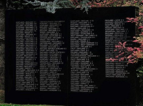 ����ͼƬ�����գ�һ�����Ӣ��������ӹ�ȥ100�������а��̵ļ�����׶��������ĵ�60��Ӣ��(Լ�������566.6��Ԫ)�������һ�������ˡ�