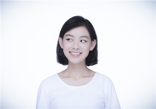 高考状元集体拍卖“笔记+辅导” 清华妹子清纯赛奶茶