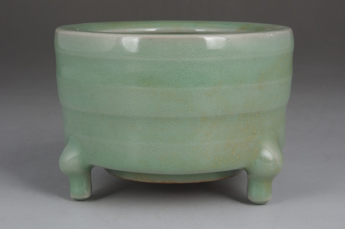元以前 龙泉青釉三足炉 7月23晟永拍卖瓷器专场 元以前 龙泉青釉三足炉 7月23晟永拍卖瓷器专场