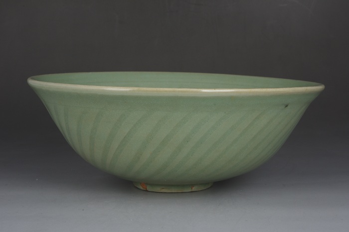 元以前 龙泉青釉划花碗 7月23晟永拍卖瓷器专场 元以前 龙泉青釉划花碗 7月23晟永拍卖瓷器专场