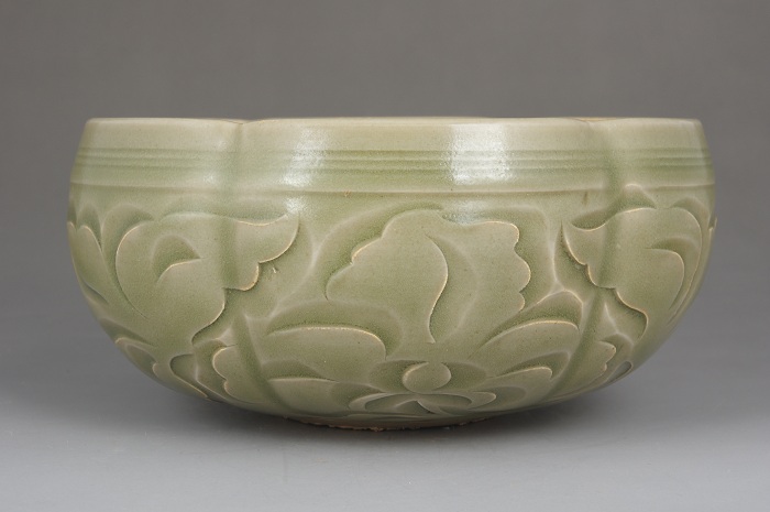 元以前 耀州窑青釉刻花菊花纹钵 7月23晟永拍卖瓷器专场 元以前 耀州窑青釉刻花菊花纹钵 7月23晟永拍卖瓷器专场