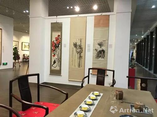 �ٱ�ի�����ϣ����������ٱ�ի�ֵ�Ѳչ�ֳ�