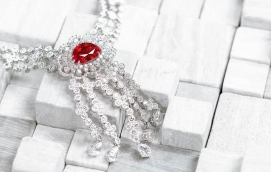 18K����챦ʯ���� ��������ʯ��/����3.02ct/1  ��ʯ��/����10.10ct/539 ���أ�44.714g ��ɫ����Ѫ�� ���أ���� ֤�飺GRS֤��