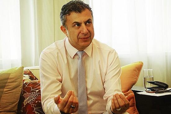 �鱦��John Calleija�μ�2016�����ذ��Ƕ��ۺ���ʯ�б�չ���ᡣ��Ӱ����С�r