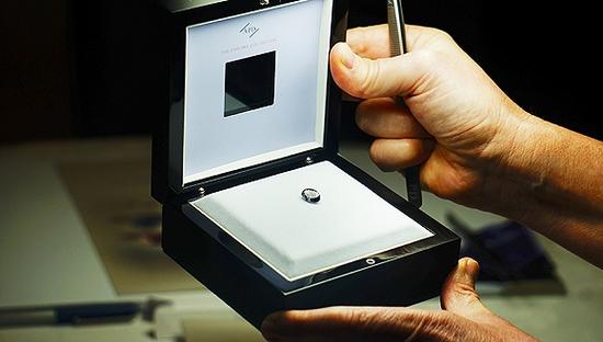 �������ش˴�չ����2.83���������ꡰArgyle Violet���ǰĴ��������������ŵ���ɫ��ʯ����Ӱ����С�r