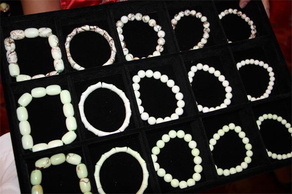 中国珠宝玉石原石交易平台慈善之夜举行