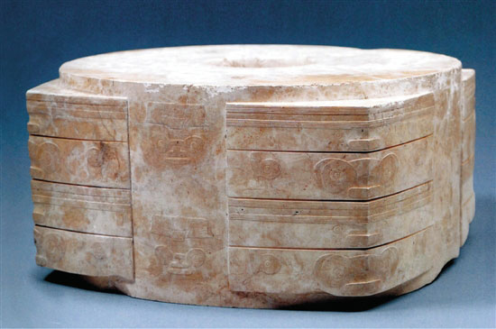 ���� �㽭ʡ����ݲ�1986���㽭ʡ�������ຼ��ƿҤ��ɽ��ַM12�����ü�������Լ6500�ˣ��������˶�����ζ��ط��ȣ�Ϊ����Ļ�����֮�ף����ơ���������������Բ�ڷ����ϴ���С���м����Բ�ס���������ֱ�������¸�������������ͼ������ͼ������ǳ������߿̼����������ɡ��ڳʽǳ��εĳ�����͹���ϣ�ÿ��������һ�������Ե���������ͼ������ת��Ϊ������������չ������������໹��ǳ����һ���ο��ŵ����ơ�������������������е��������������Ĺ��ռ���������5000��ǰ�������������ˮƽ���������ֵ������ƶȣ���ʾ�������ƶȵĽ����γɣ����й����������ơ��Ļ��ķ�չ���Ʋ�������ԶӰ�졣�ر����������������ͼ�����Ǿ��й�ͬ������ԭʼ�ڽ���Ҫ��־��