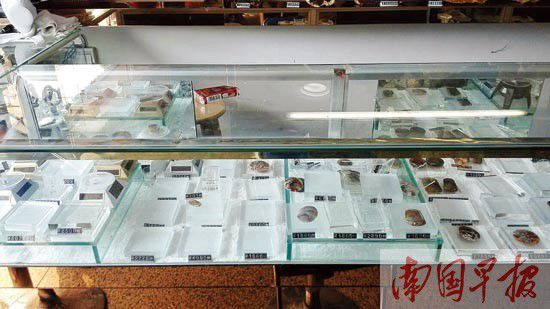 ��ʯ��Ĺ�̨�ڱ�ϴ��һ�ա� ���� �������� 