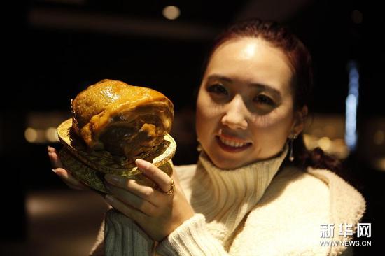 10��11�գ�������Ա��չʾ���������ӡ���ʯ��