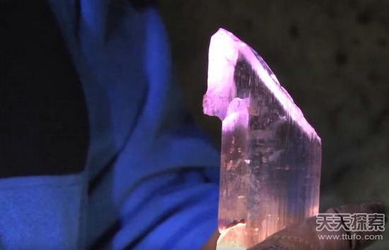 ���ӵ�ɽ�������ػ�ʯ�������������ɵ��