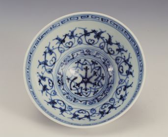 明朝 景德镇窑青花菊瓣纹碗 上海博物馆藏