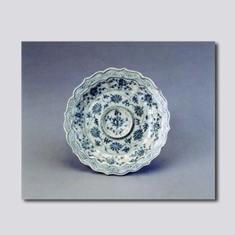 明朝 青花缠枝菊纹盏托 首都博物馆藏