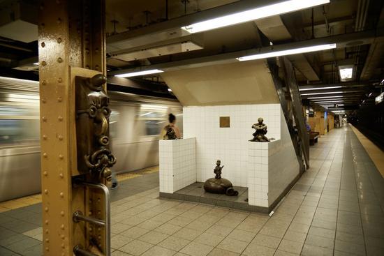 ��ķ��������˹�������µ������Life Underground��2004����λ��ŦԼ14��-8�������վ�Ĺ���������ͼƬ��Courtesy of the artist and Tom Powel Imaging