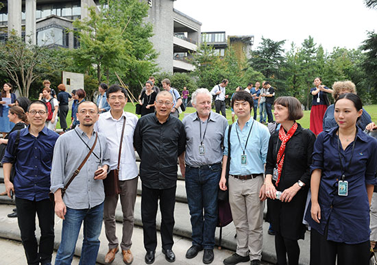 �����й���Ժ����ѧԺ��Ժ������ΰ���滭ѧԺ��Ժ���׹��ţ�����ѧԺԺ������ǿ���й���ԺԺ�������ͳ�ϯ����ĸ���������У԰��Ӱ��Ǯ����/��