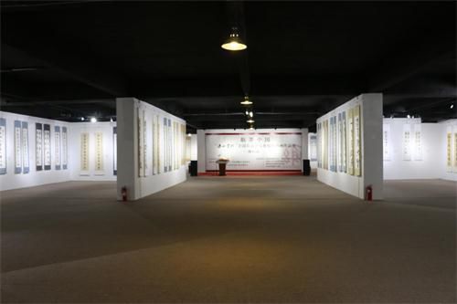 �ӹŵ�������ī���޲��Բ���ѣ��Բ��۵����Բ���־�������ơ������黭ʫ�Ʋ衱���������Ĳ�ʫ��̸������Ҷ��������Ļ�֮·����ɽ���黭Ժ���黭֮��������𰶼��֮�ã��ٴ��ú��������黭���������ķ����Ļ�֮�����ں���л��Ļ����У���д�л�����Ļ���Ե������ԴԶ��������������л��Ļ���