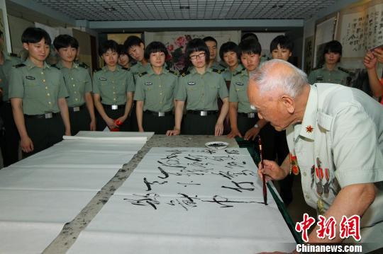 ����Ԯ����սʿ������ֳ�Ϊ�ι�չ���Ĺٱ��Ӻ���ī�����ڼ��ա������ ��