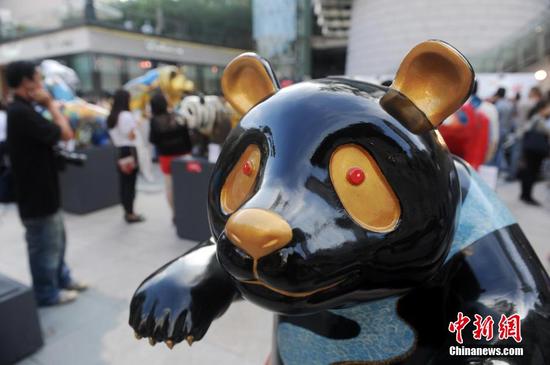 ����è����չ