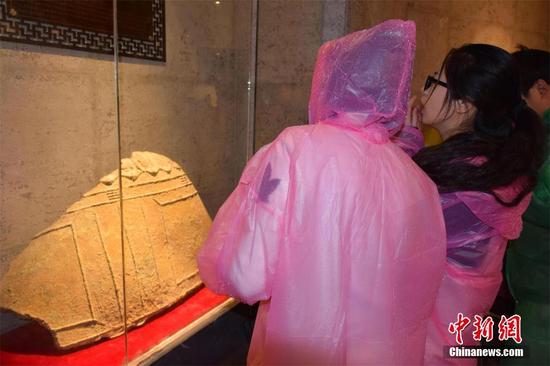 ͼΪ�δ���ͭ�Ӳ�Ƭ��