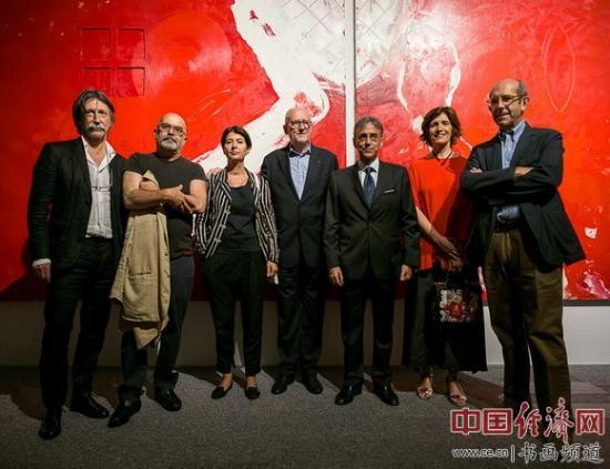 点击图片翻到下一页>> 意大利艺术家和策展人合影