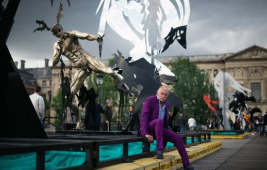 �������ڶ��������������Լ���װ����Ʒ��ʩ��ħ���Ĳ����š��Աߡ�չ������7��������8�����ܡ�10������������������Լ�һ������ܡ������ֵ���һ���˺����ڽ��о��ҵ��˶���������