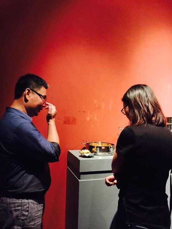 ���ء���������չ�ֳ�