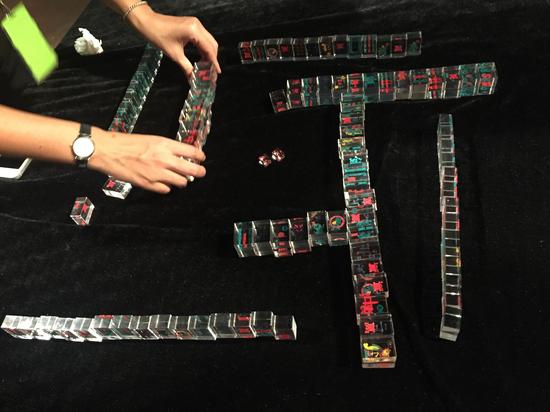 ���ء���������չ�ֳ�