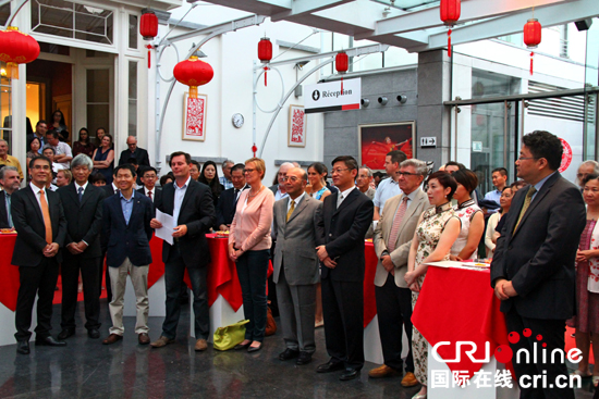 ͼƬĬ�ϱ���